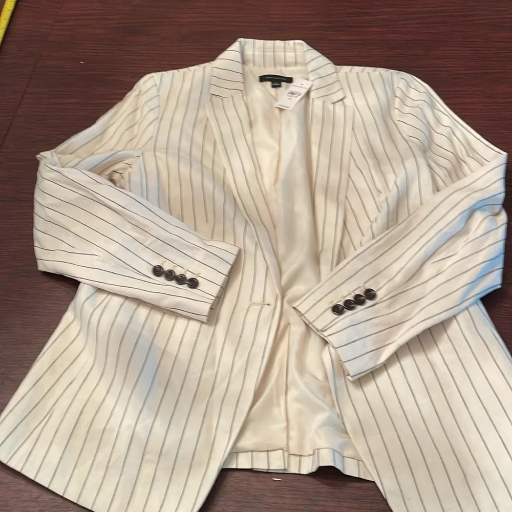 Ann Taylor cream  and Black  Blazer with Tailored Cut - Picture 3 of 8